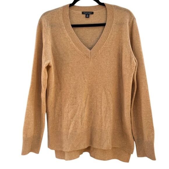 Saks Fifth Avenue Women's Camel Tan 100% Cashmere V Neck Sweater Top Size Medium - Picture 1 of 7